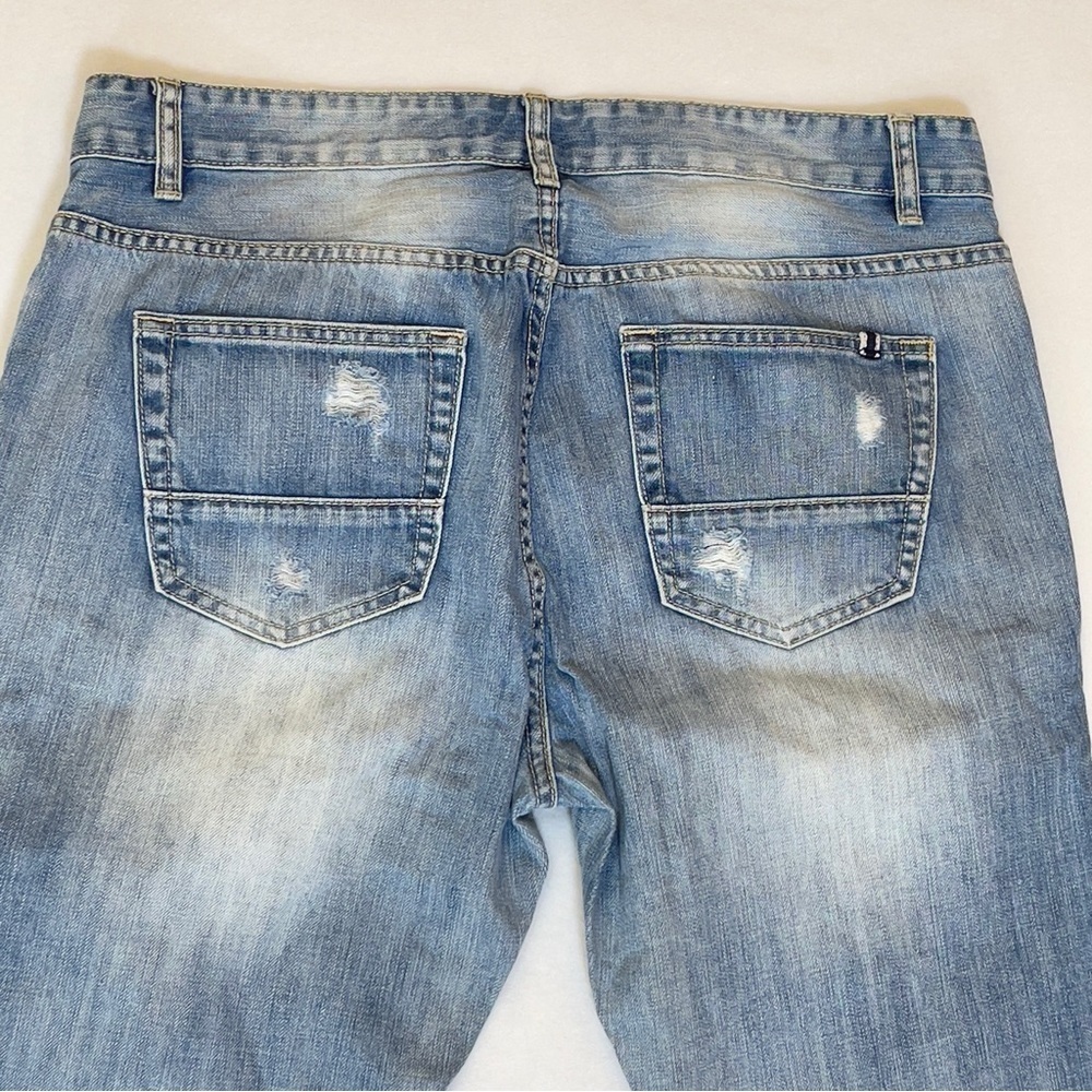 American Rag Men’s Distressed Jeans Size 34 Light Wash Camo Detail - Picture 8 of 15